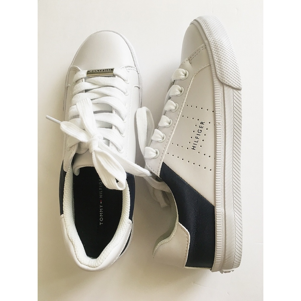 Women's 5.5 US Size Tommy Hilfiger Sneakers